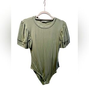 Body Suit with ruffle sleeves - size S/M